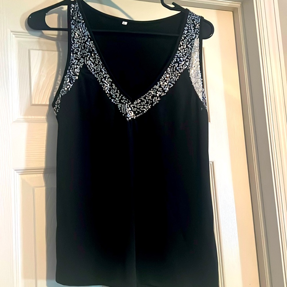 NWOT neck sequin detailed tank!!!
